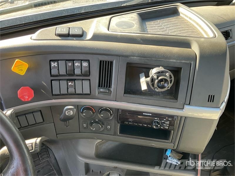 Volvo VNR300 6x4 T/A Day Cab Truck Tractor (Inoperable) Traktorske jedinice