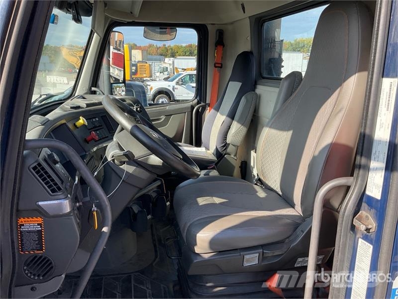 Volvo VNR300 6x4 T/A Day Cab Truck Tractor (Inoperable) Traktorske jedinice