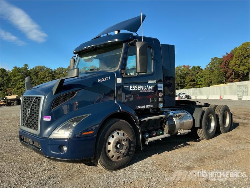 Volvo VNR300 6x4 T/A Day Cab Truck Tractor Traktorske jedinice
