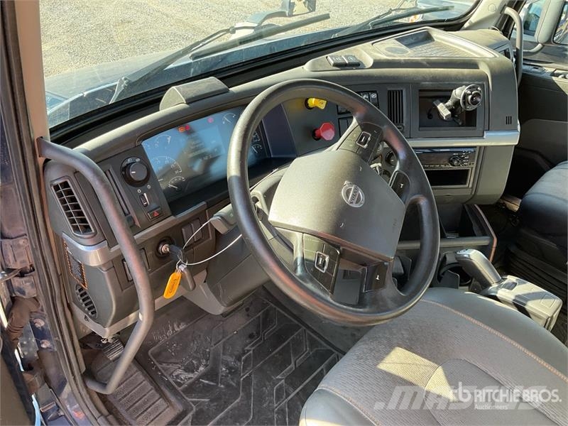 Volvo VNR300 6x4 T/A Day Cab Truck Tractor (Inoperable) Traktorske jedinice
