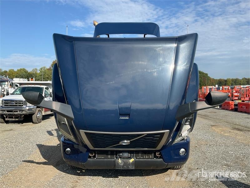 Volvo VNR300 6x4 T/A Day Cab Truck Tractor (Inoperable) Traktorske jedinice