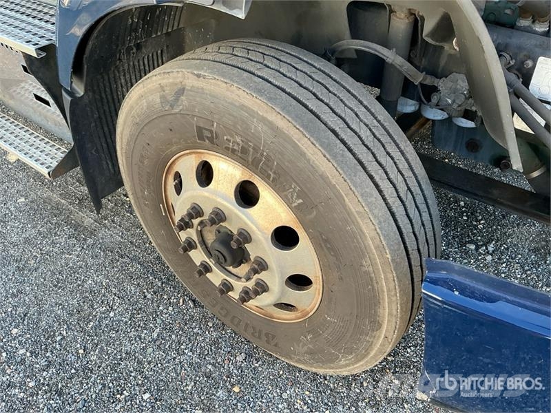 Volvo VNR300 6x4 T/A Day Cab Truck Tractor Traktorske jedinice