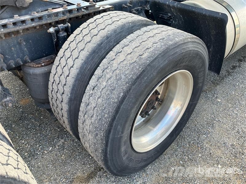 Volvo VNR300 6x4 T/A Day Cab Truck Tractor (Inoperable) Traktorske jedinice