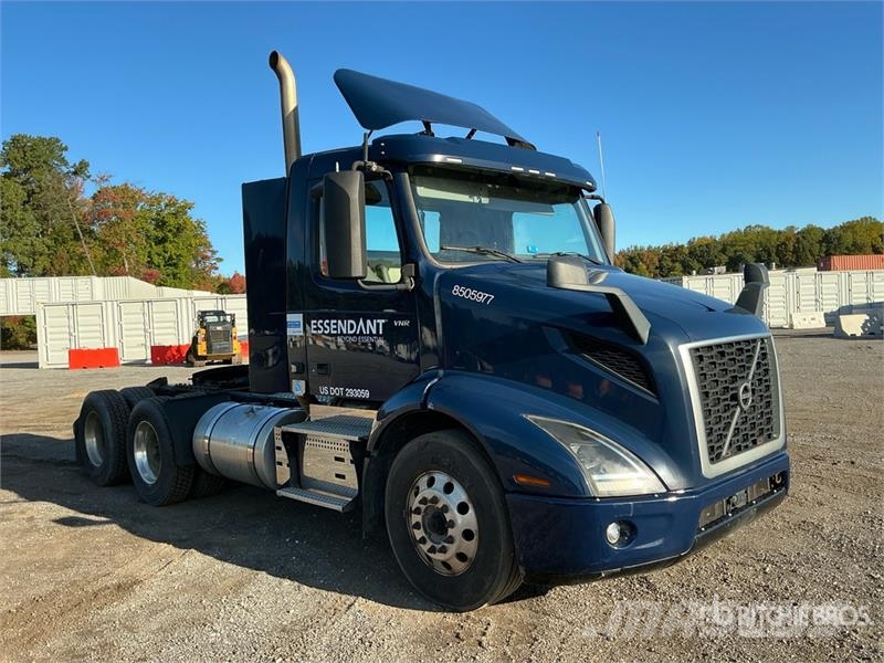 Volvo VNR300 6x4 T/A Day Cab Truck Tractor Traktorske jedinice