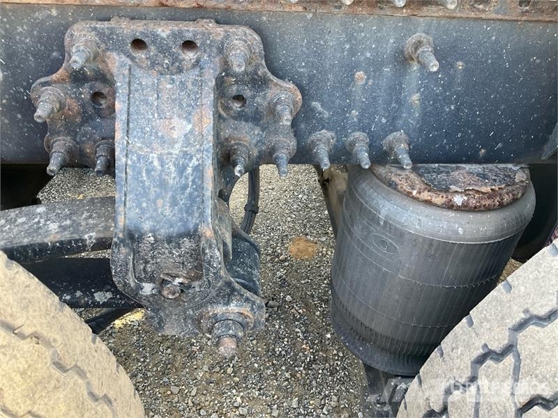 Volvo VNR300 6x4 T/A Day Cab Truck Tractor (Inoperable) Traktorske jedinice