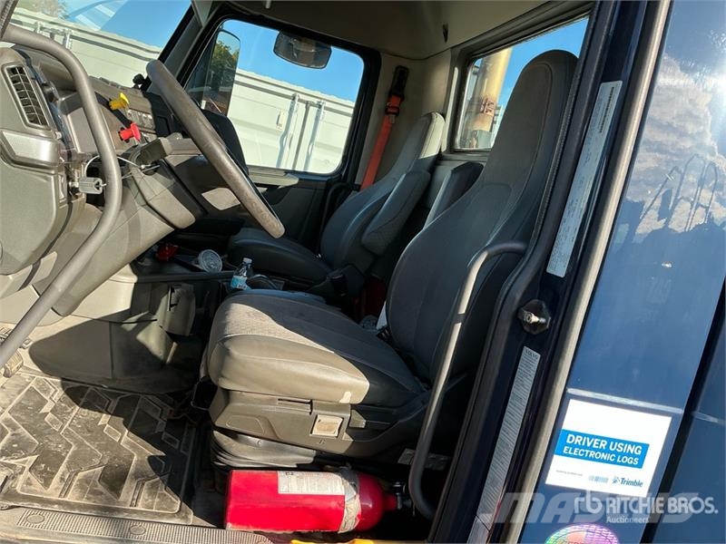 Volvo VNR300 6x4 T/A Day Cab Truck Tractor Traktorske jedinice