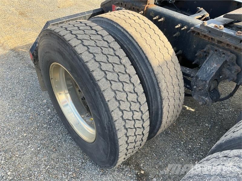 Volvo VNR300 6x4 T/A Day Cab Truck Tractor (Inoperable) Traktorske jedinice