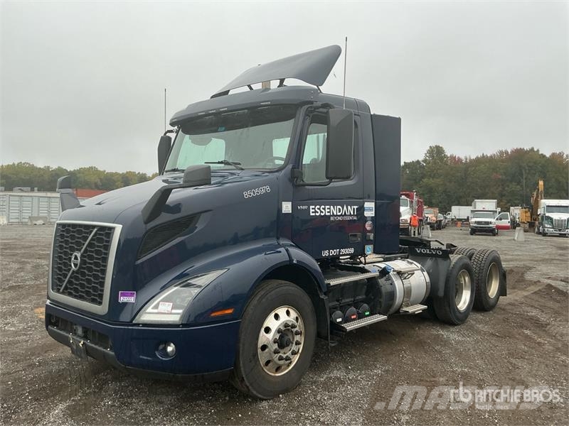 Volvo VNR300 6x4 T/A Day Cab Truck Tractor (Inoperable) Traktorske jedinice