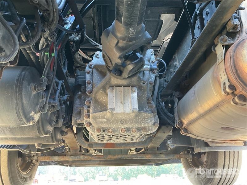 Volvo VNR300 6x4 T/A Day Cab Truck Tractor (Inoperable) Traktorske jedinice