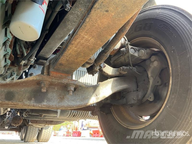 Volvo VNR300 6x4 T/A Day Cab Truck Tractor (Inoperable) Traktorske jedinice