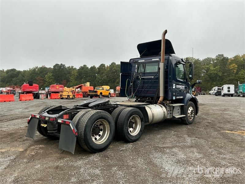Volvo VNR300 6x4 T/A Day Cab Truck Tractor (Inoperable) Traktorske jedinice