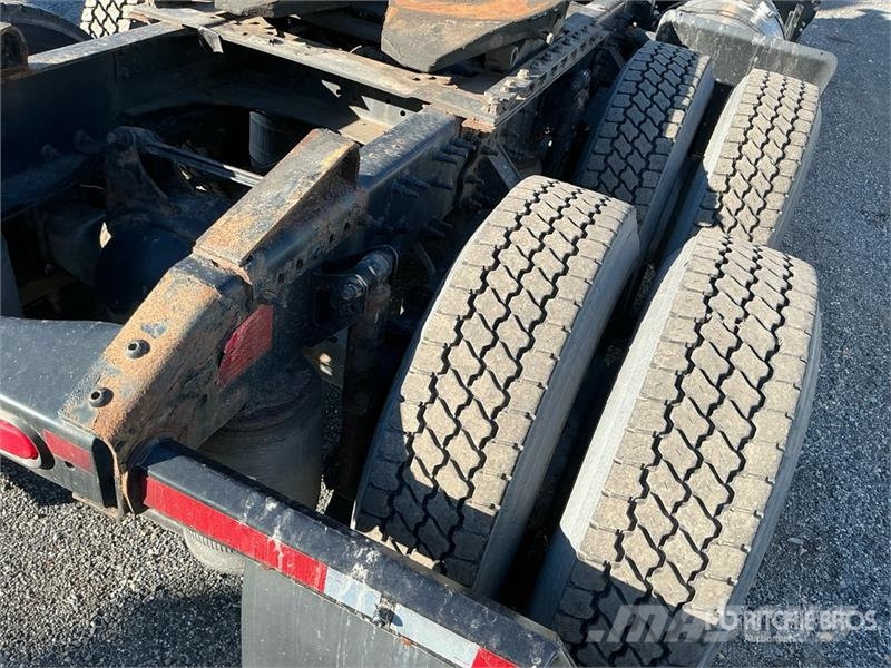 Volvo VNR300 6x4 T/A Day Cab Truck Tractor Traktorske jedinice