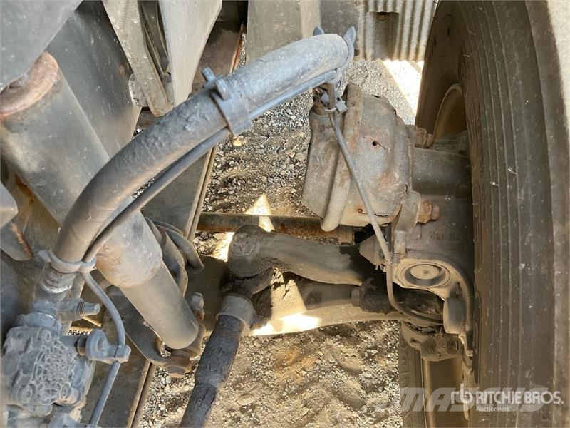 Volvo VNR300 6x4 T/A Day Cab Truck Tractor (Inoperable) Traktorske jedinice
