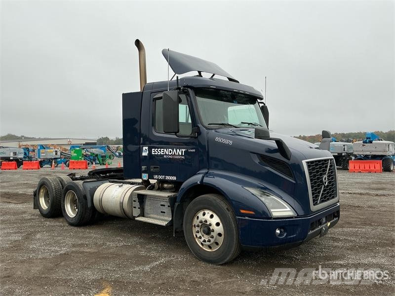 Volvo VNR300 6x4 T/A Day Cab Truck Tractor (Inoperable) Traktorske jedinice