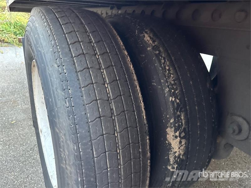 Wabash DVCVHPC 53 ft x 102 in T/A Van Trailer Причепи-фургони