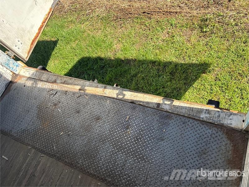Wabash DVCVHPC 53 ft x 102 in T/A Van Trailer Van Body Trailers