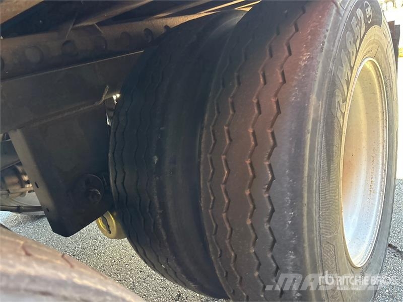 Wabash DVCVHPC 53 ft x 102 in T/A Van Trailer 箱體拖車