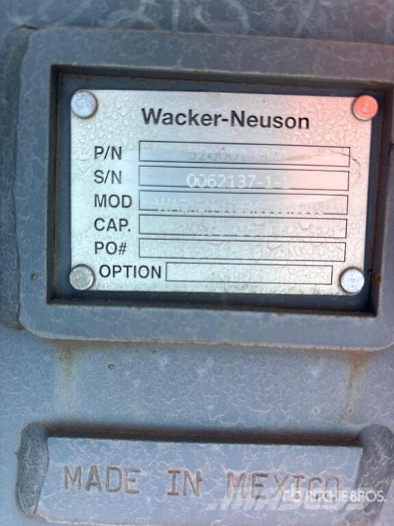 Wacker Neuson 28Z3 16 in Digging Excavator Bucket Žlice