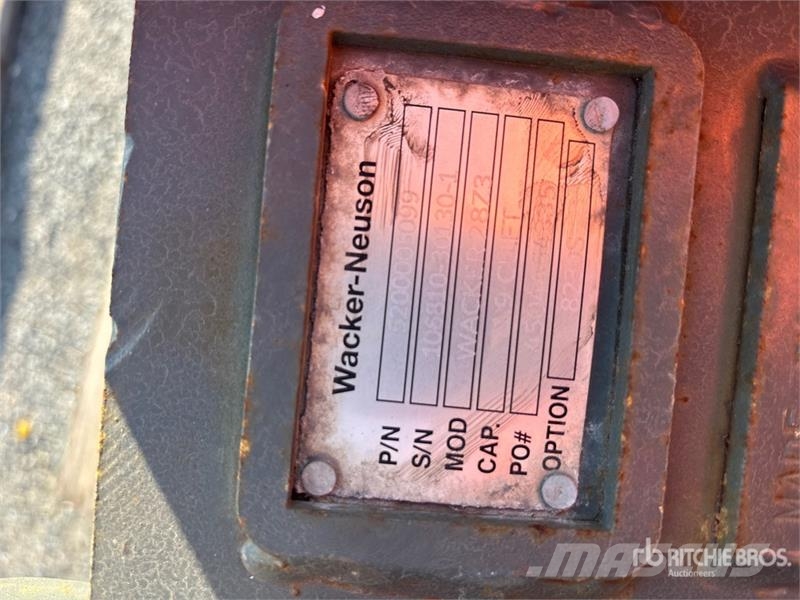 Wacker Neuson 28z3 16 in Digging Excavator Bucket دلاء