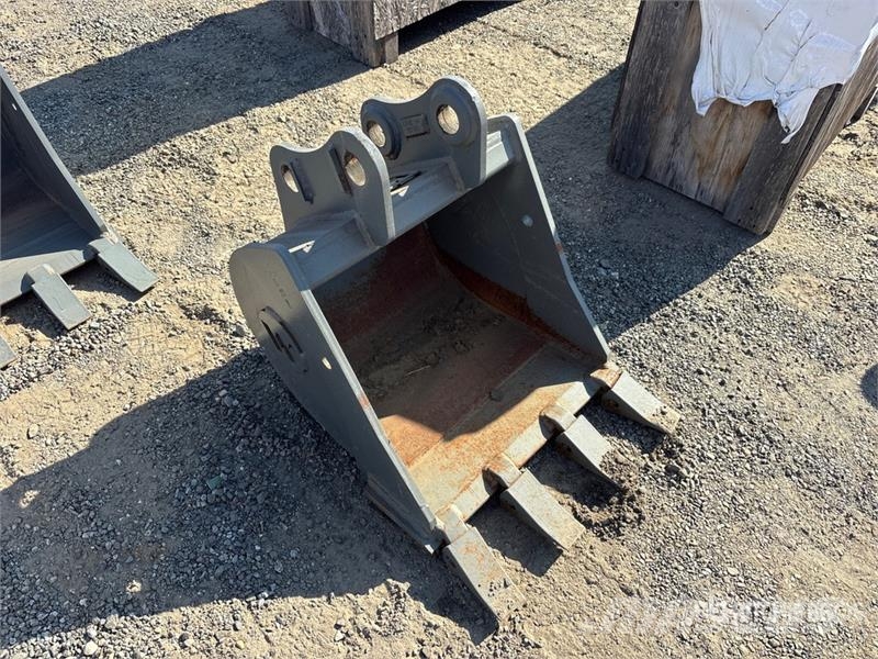 Wacker Neuson 28Z3 18 in Digging Excavator Bucket Pistoane