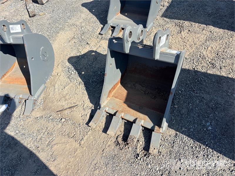 Wacker Neuson 28Z3 18 in Digging Excavator Bucket Pistoane