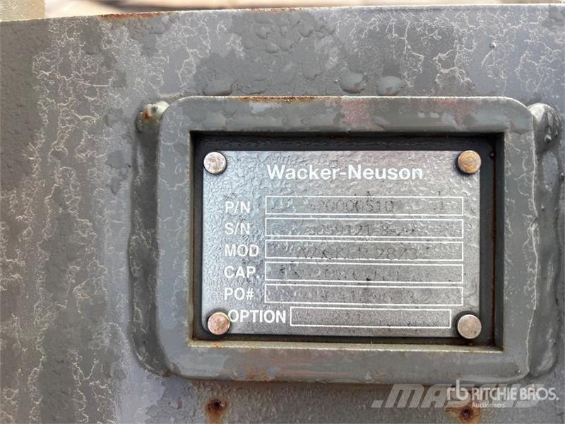 Wacker Neuson 28z3 24 in Digging Bucket Baldes