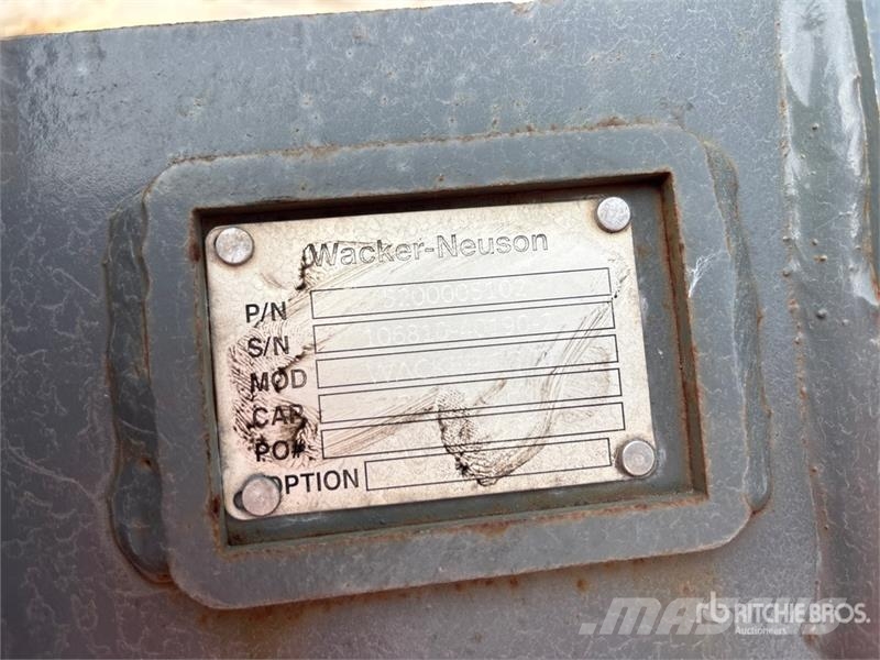 Wacker Neuson 28z3 24 in Digging Excavator Bucket Cucharones
