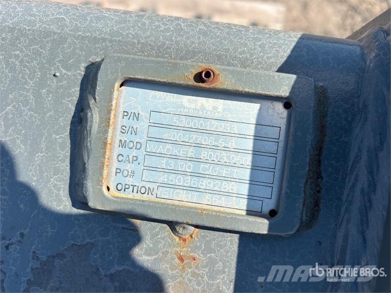 Wacker Neuson 28Z3 36 in Digging Excavator Bucket Žlice