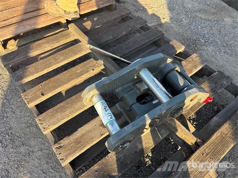  Wacker-neuson 50z3 12 in Quick Coupler موصلات سريعة