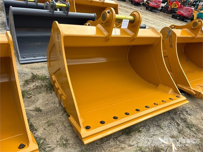 Warrior WBMCC20-1500 59 in Cleanup Excavator Bucket - Fits Kašike / Korpe