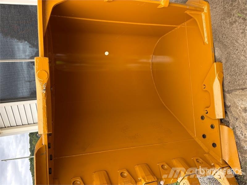 Warrior WBRC20-1400 53 in Digging Excavator Bucket - Fits Baldes