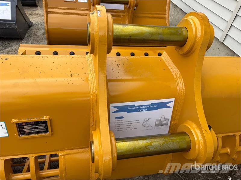 Warrior WBSC20-1500 60 in Skeleton Cleanup Excavator Bucke Baldes