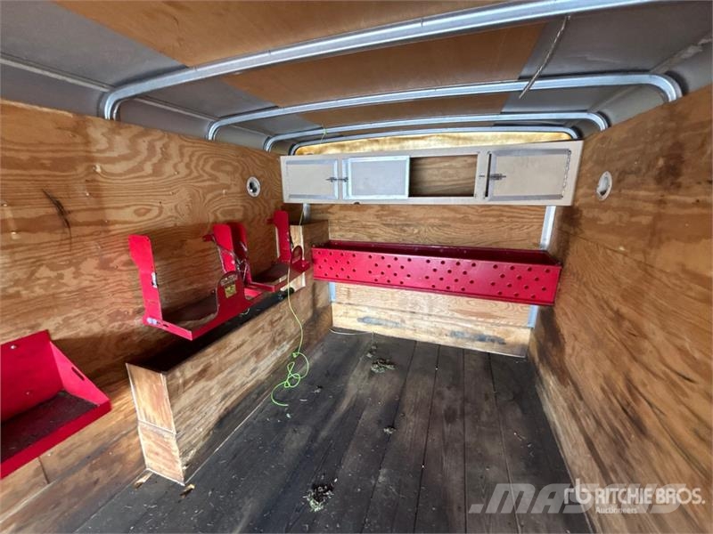 Wells Cargo EW2424-B 24 ft T/A Enclosed Trailer Umpikoriperävaunut