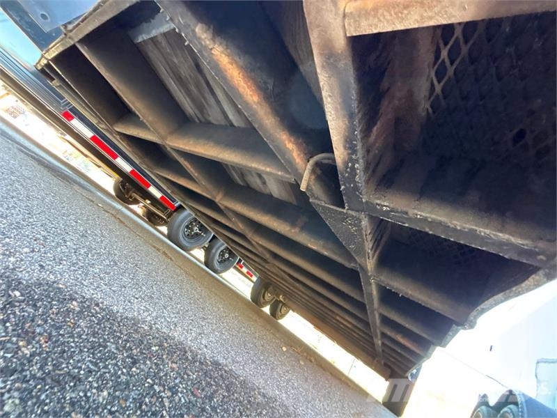 Wells Cargo EW2424-B 24 ft T/A Enclosed Trailer Umpikoriperävaunut
