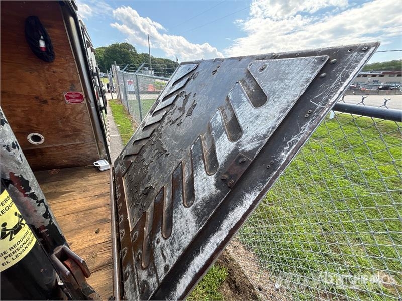 Wells Cargo EW2424-B 24 ft T/A Enclosed Trailer Umpikoriperävaunut