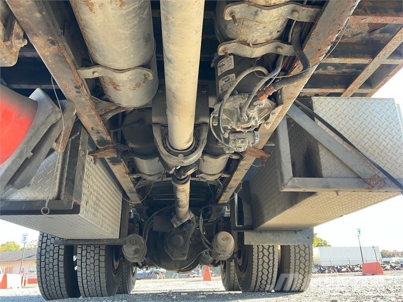 Western Star 24562 5000 lb Straight Boom on Western Star 4700SB Camion plateau ridelle avec grue