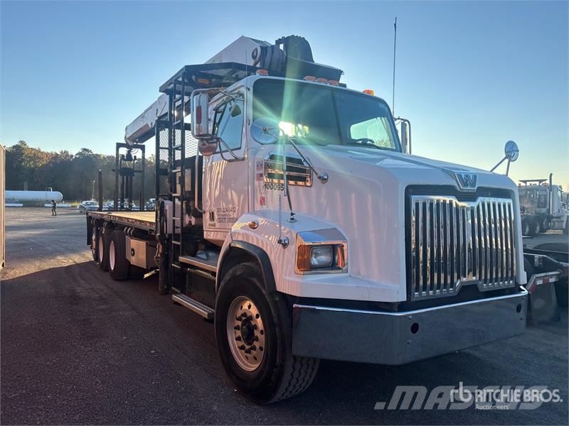 Western Star 24562 5000 lb Knuckle Boom on Western Star 4700 8x Smagās mašīnas ar celtni