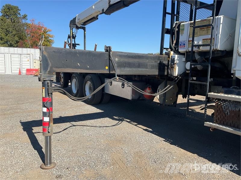 Western Star 24562 5000 lb Straight Boom on Western Star 4700SB Camion plateau ridelle avec grue