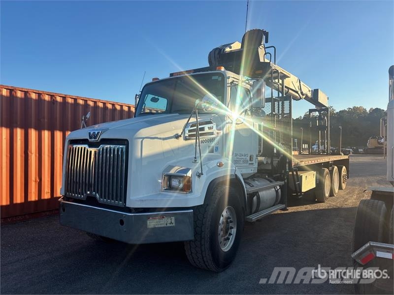 Western Star 24562 5000 lb Knuckle Boom on Western Star 4700 8x Smagās mašīnas ar celtni