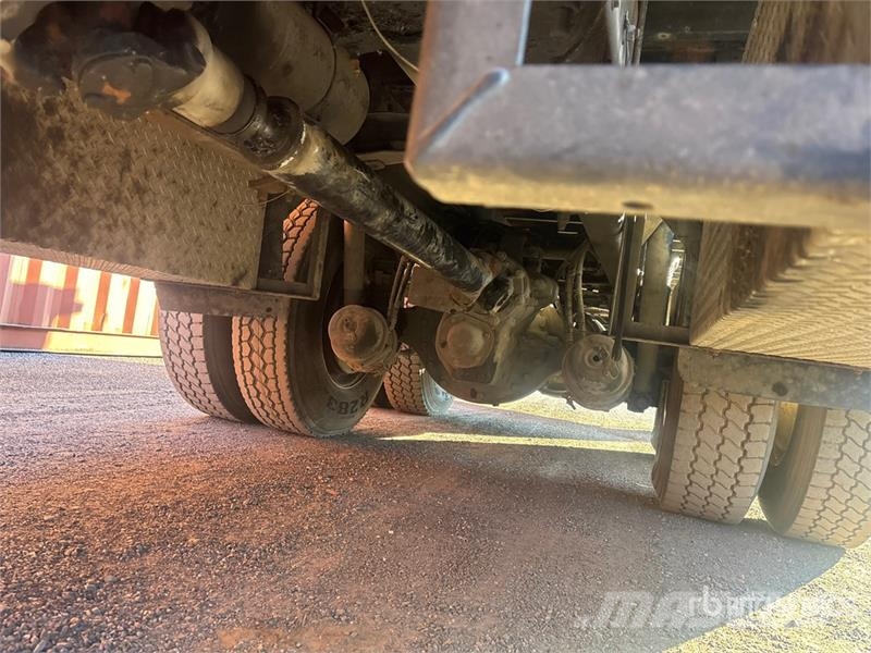 Western Star 24562 5000 lb Knuckle Boom on Western Star 4700 8x Smagās mašīnas ar celtni