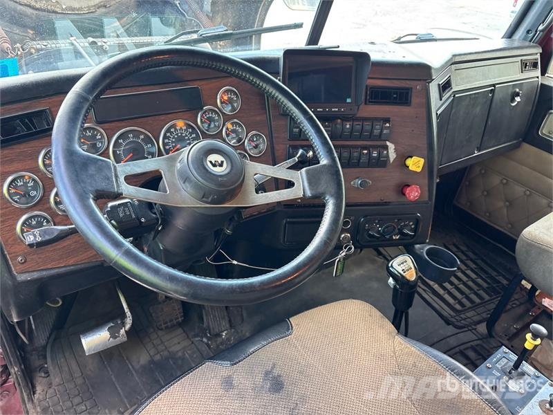 Western Star 4900 8x4 Tri/A Dump Truck Kipper