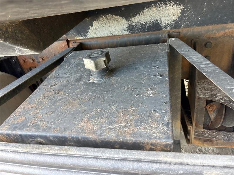 Western Star 4900 8x4 Tri/A Dump Truck Kipper