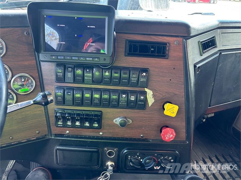 Western Star 4900 8x4 Tri/A Dump Truck Kipper