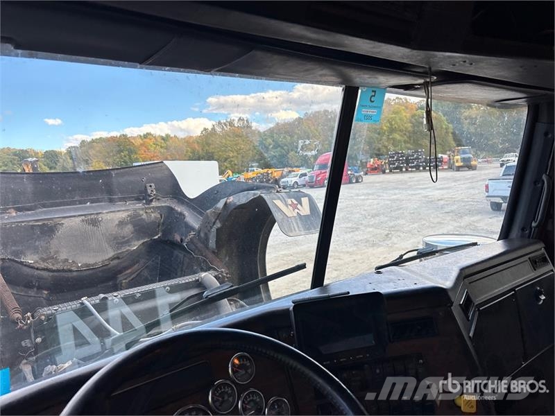 Western Star 4900 8x4 Tri/A Dump Truck Kipper