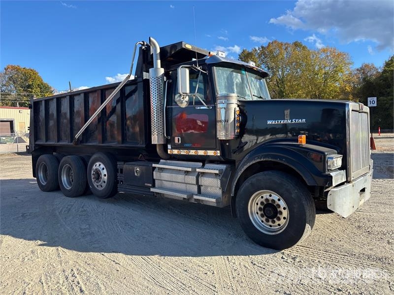 Western Star 4900 8x4 Tri/A Dump Truck Kipper