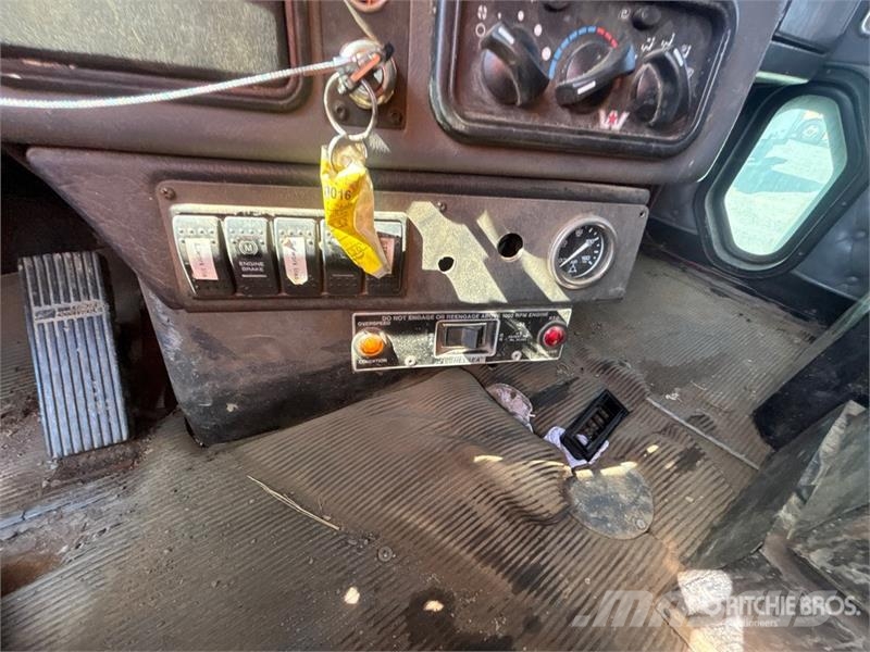 Western Star 4900 8x6 Grapple Truck 兩爪吊夾