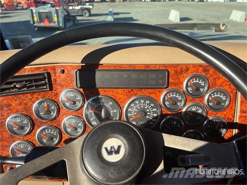 Western Star 4900FA Truck Tractor Units