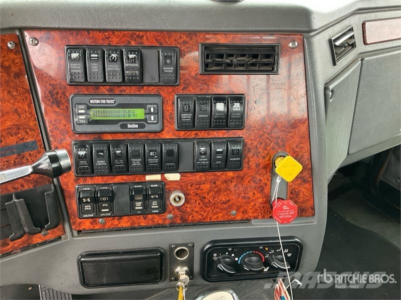 Western Star 4900SA 6x4 T/A Day Cab Truck Tractor Vilcēji