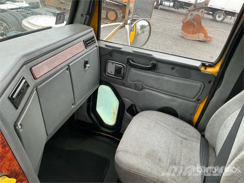 Western Star 4900SA 6x4 T/A Day Cab Truck Tractor Vilcēji