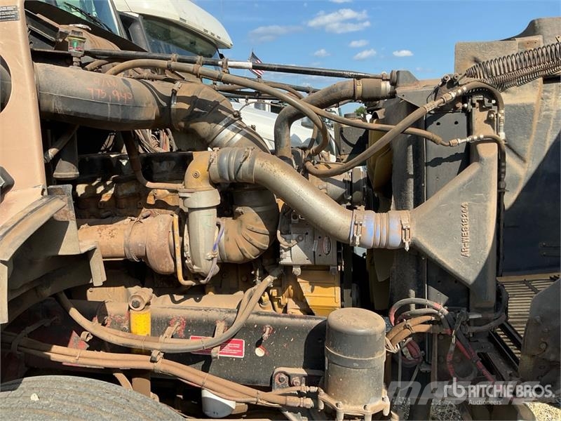 Western Star 4900SA 8x4 Tri/A Day Cab Truck Tractor (Inoperable Vetopöytäautot